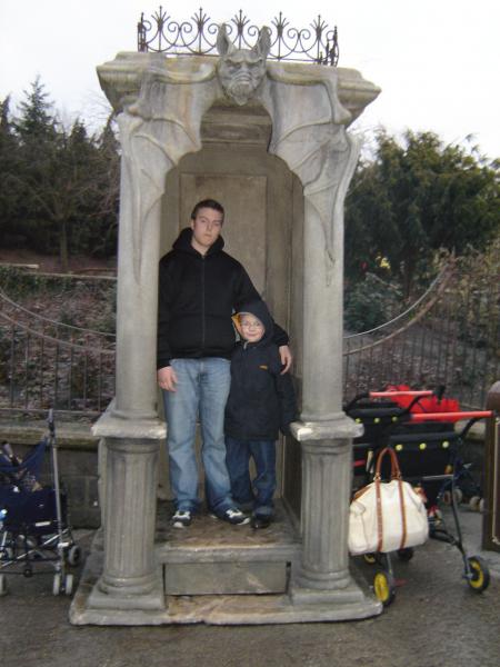 Quentin et mon frere  à disney land paris