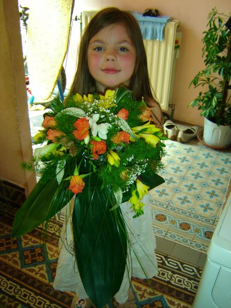 shannen avec le bouquet de marié que j'ai attrapé